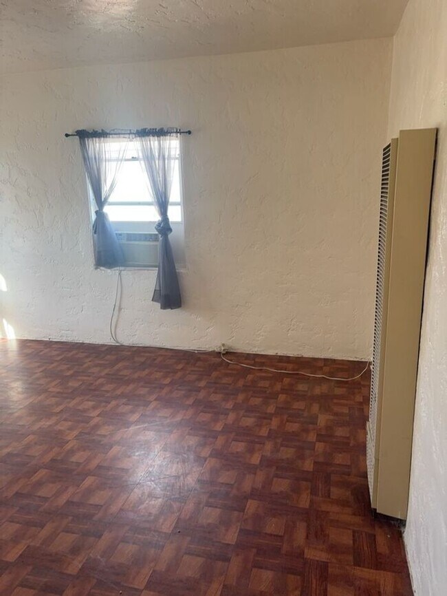 Foto del edificio - Bright, easy living at this charming 1 bed...