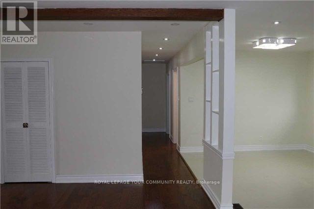 Building Photo - 433 Rossland Rd W