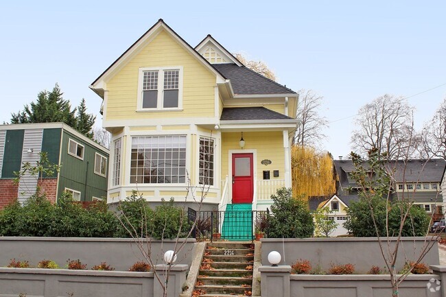 Building Photo - 2216 NE 15th Ave