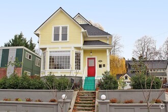 Building Photo - 2216 NE 15th Ave