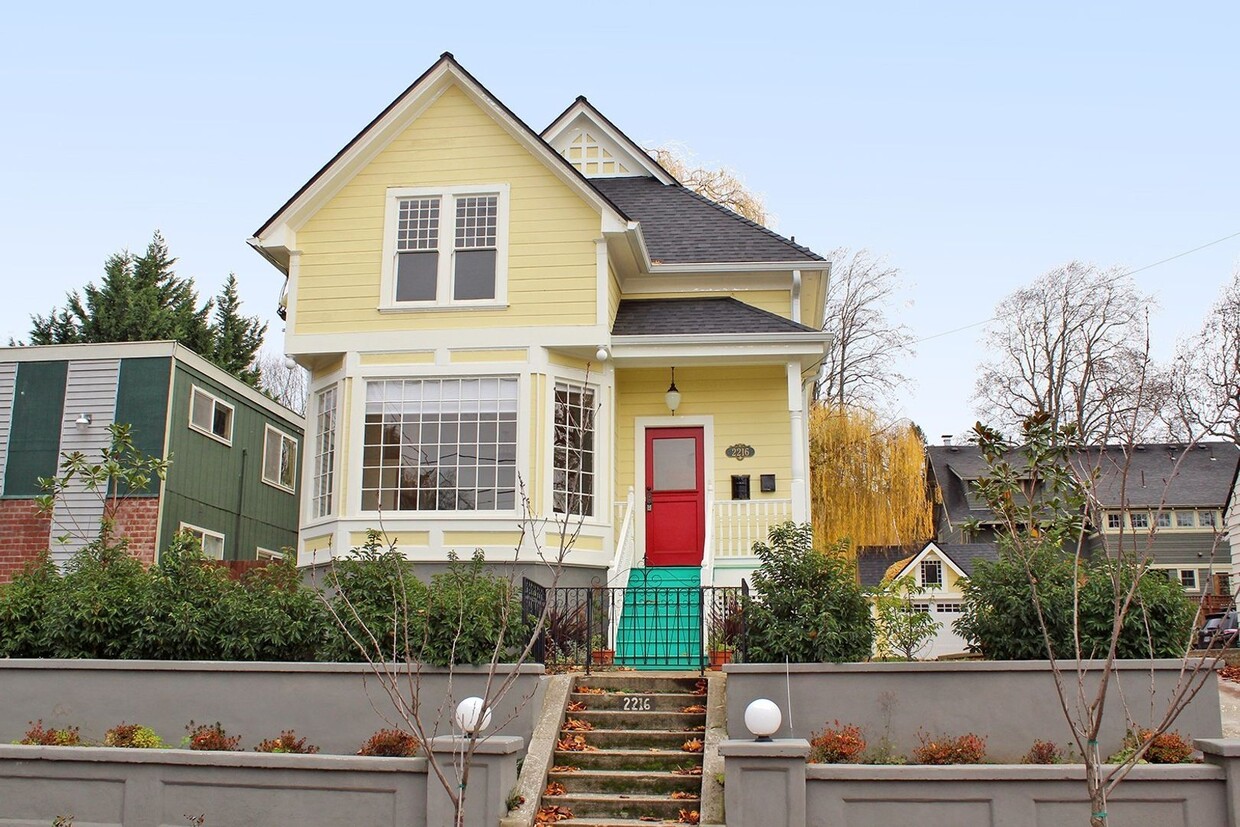 Primary Photo - 2216 NE 15th Ave