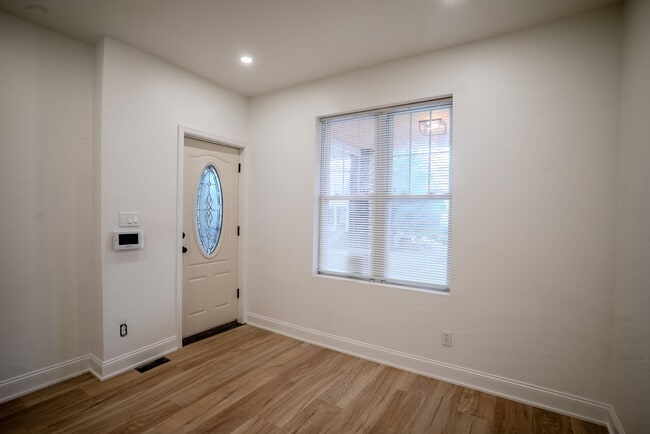 Foto del edificio - 6131 W Jefferson St
