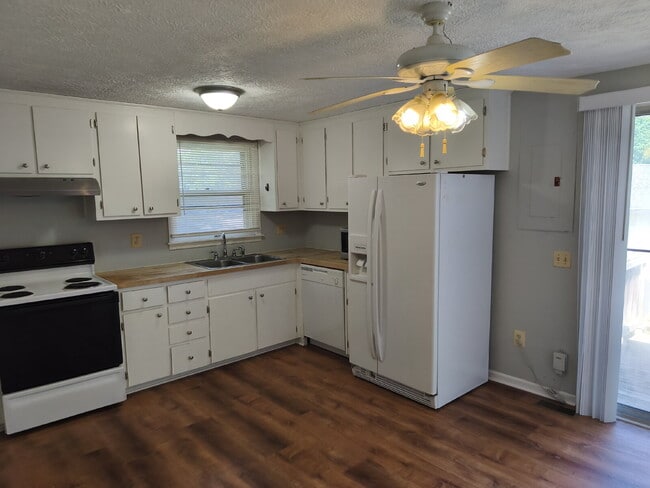 Foto del edificio - Charming Silver Oaks Rambler Ready for You!