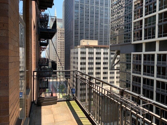 Building Photo - 212 W Washington St