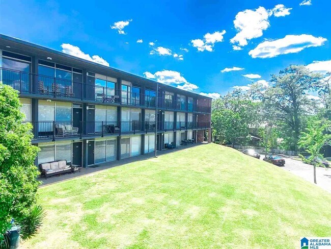 Foto del edificio - 2990 Rhodes Cir S