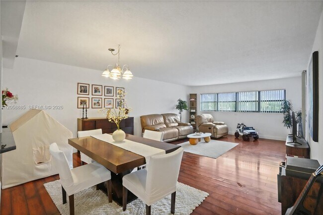 Foto del edificio - 3200 Port Royale Dr N