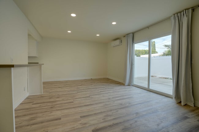 Building Photo - 3033 Coolidge Ave