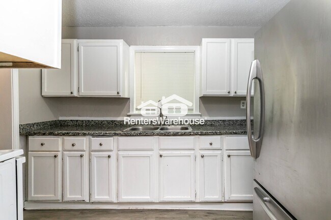 Foto del edificio - 1836 E 77th St