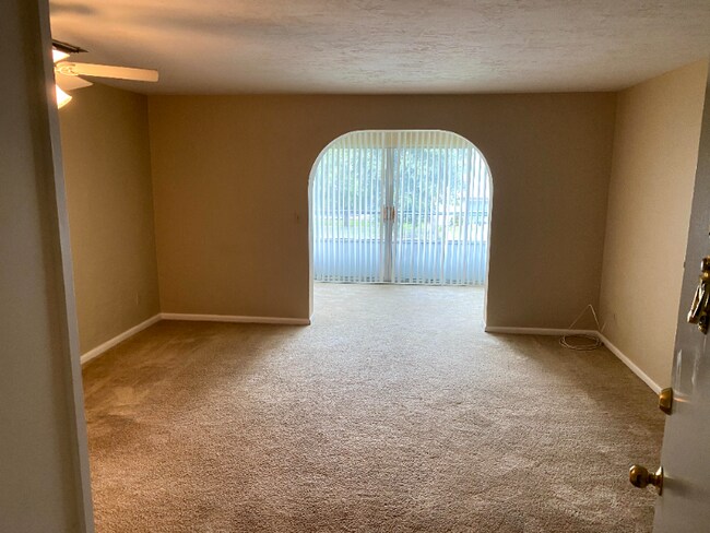 Building Photo - 4802 Tudor Dr