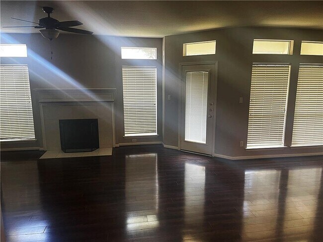 Building Photo - 10310 Thornmont Ln