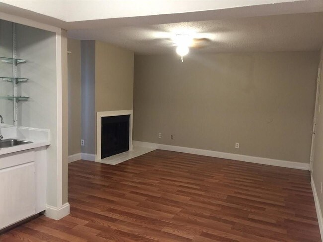 Building Photo - 7431 Holly Hill Dr
