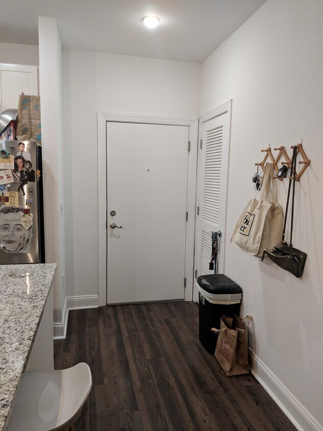 Entranceway - 840 United Ave SE