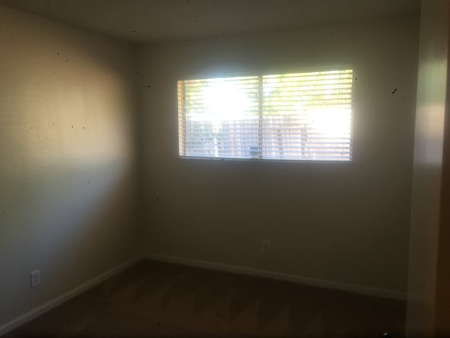Building Photo - Charming 2-Bedroom Duplex in Cordova Towne West
