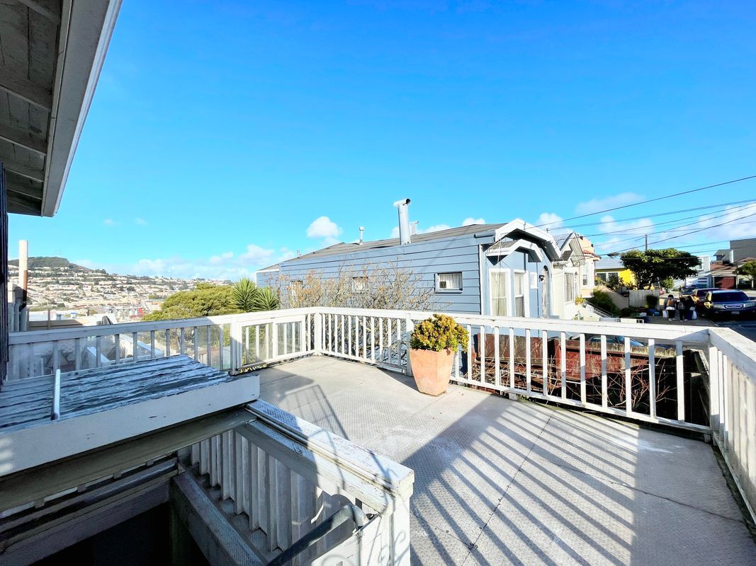 Building Photo - 2 Brighton Ave