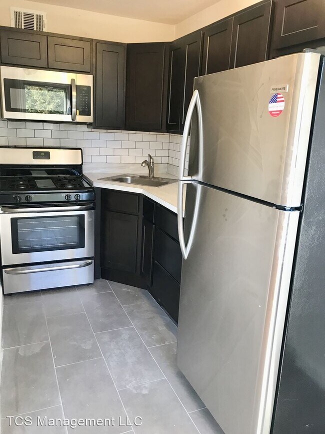 Building Photo - 2 br, 1 bath House - 395 1/2 E. Cliveden St