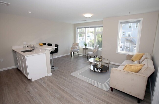 Building Photo - 30 Temple St