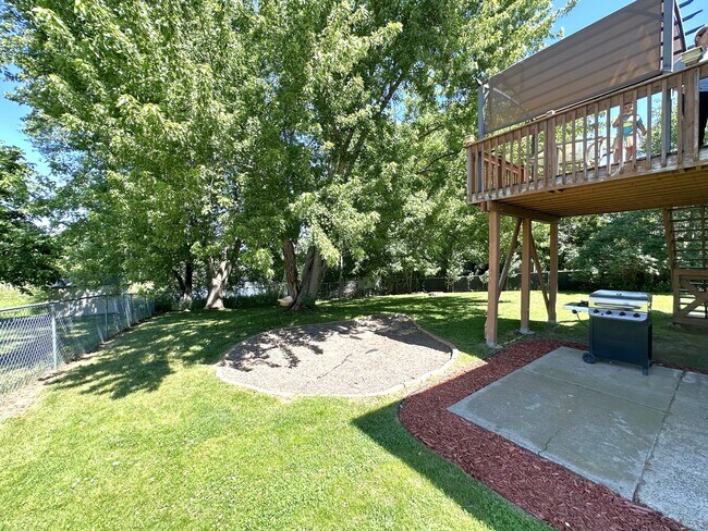 Foto del edificio - 656 Joe's Lake Rd SE