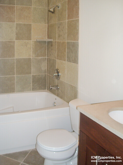 Foto del edificio - 2334 N Greenview Ave