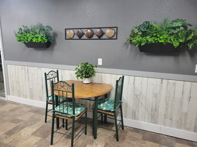 Foto del edificio - "Charming Studio Retreat in Stanley: Cozy 500 Sq Ft Haven with Full Bath!"