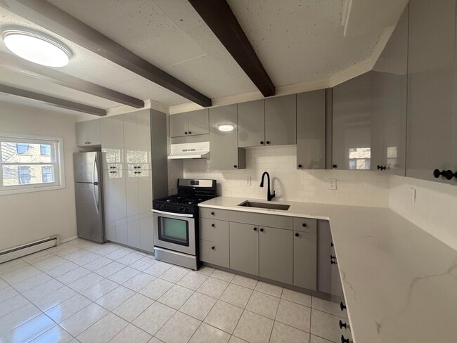 Building Photo - 105 Highland Ave