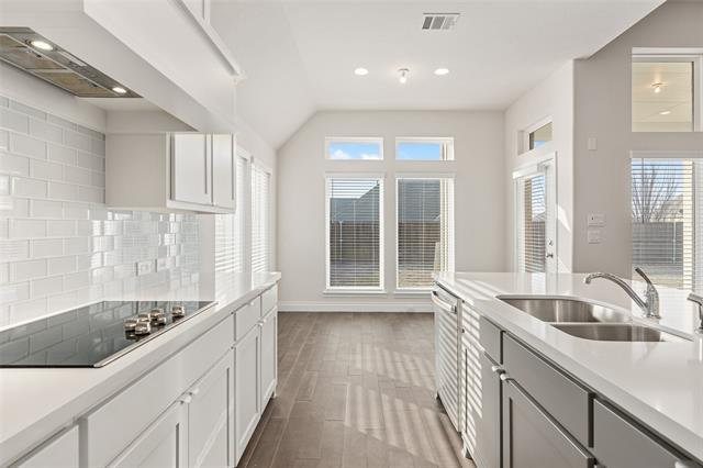 Building Photo - 1601 Red Rose Trl