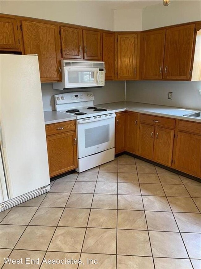 Building Photo - 3 br, 1.5 bath House - 615 Main St