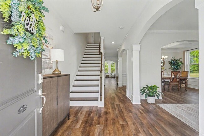 Building Photo - Stunning 5 Bed/3.5 Bath Home in Buckhead East
