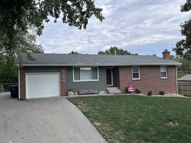 Building Photo - 1304 Overlook Dr