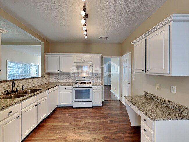 Foto del edificio - 212 Ashland Dr