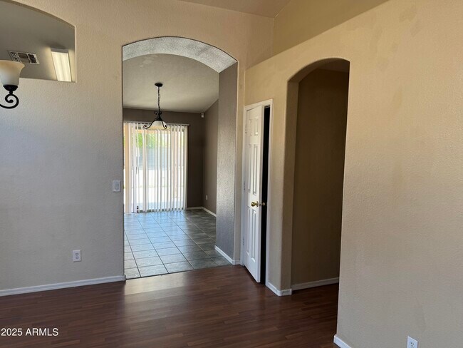 Foto del edificio - 11323 W Seldon Ln