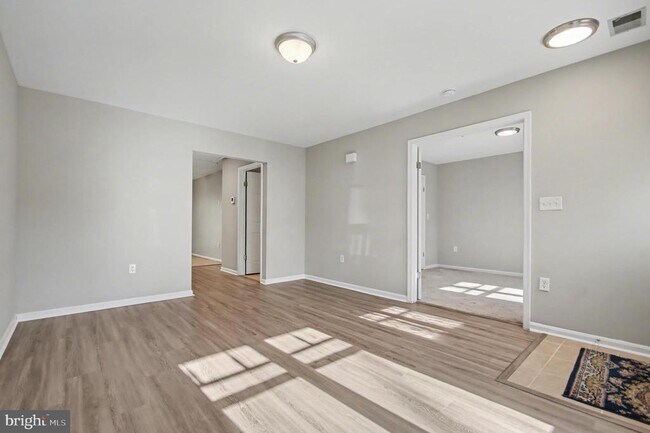 Building Photo - 934 Riversedge Cir