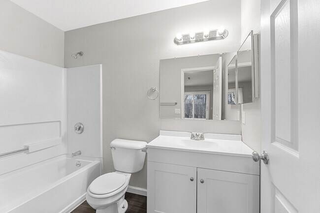 Foto del edificio - 1021 Hilltop Ln