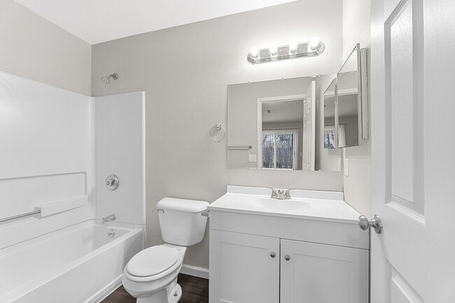 Building Photo - 831 Shadow Ln