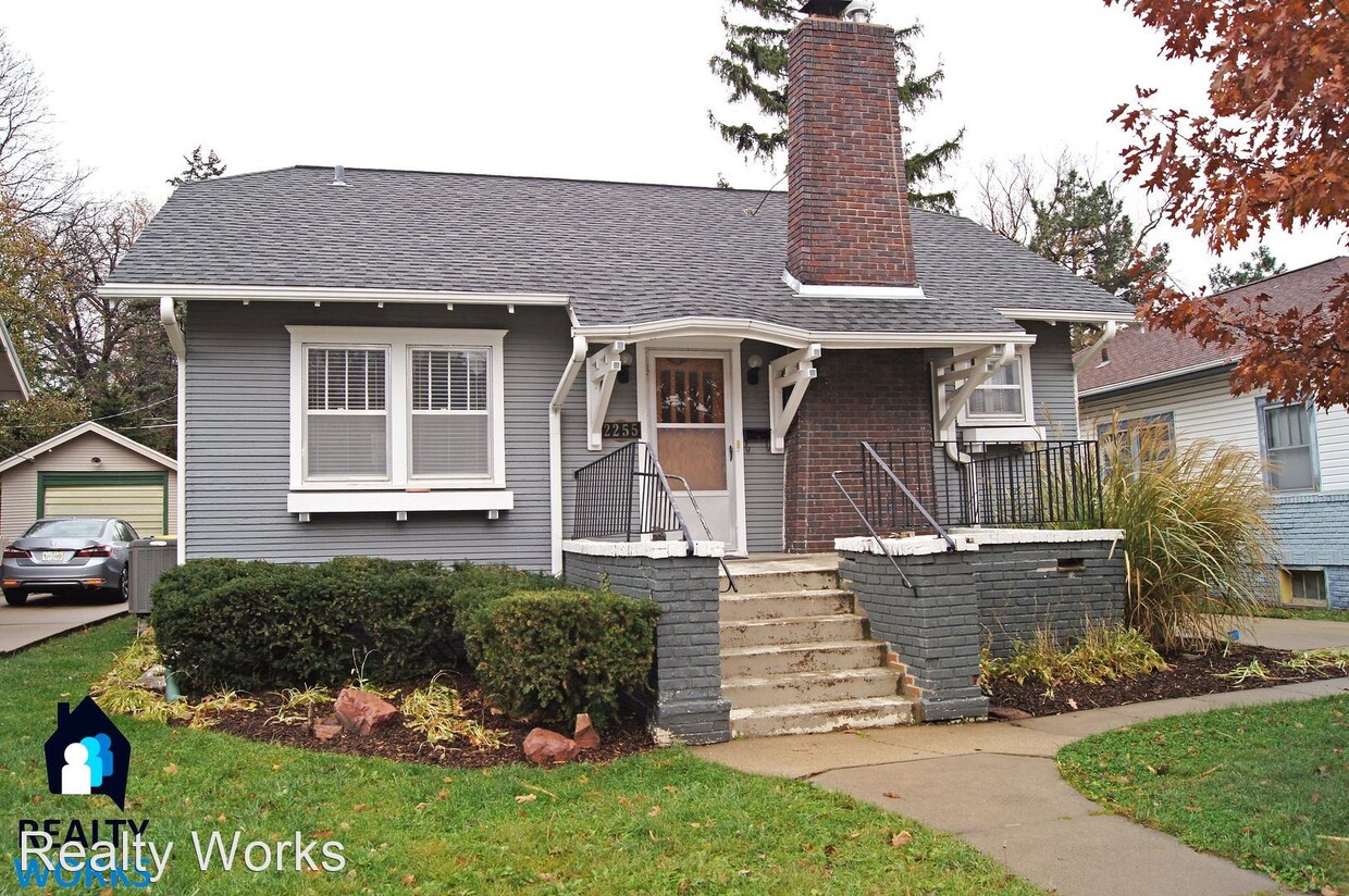 Primary Photo - 3 br, 1 bath House - 2255 Sewell Street