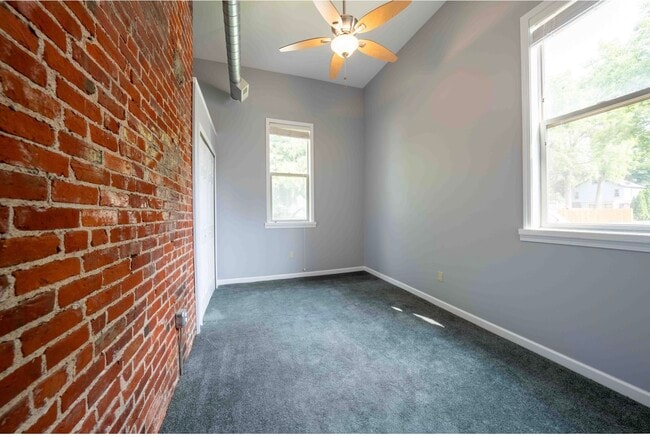 Building Photo - 1422 Lyon St