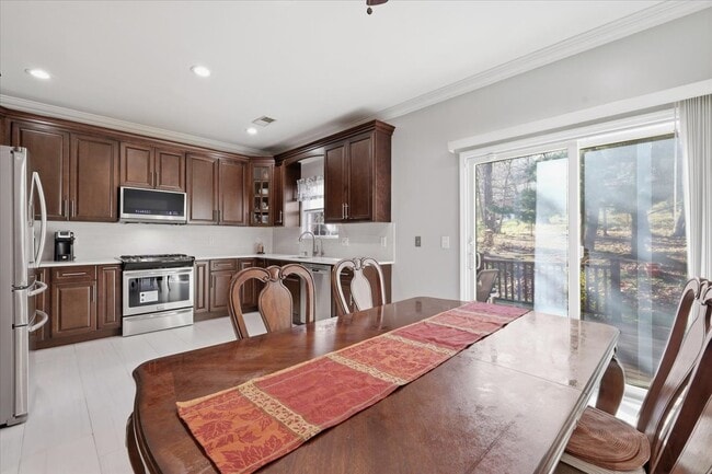Foto del edificio - 203 Tallwood Ln