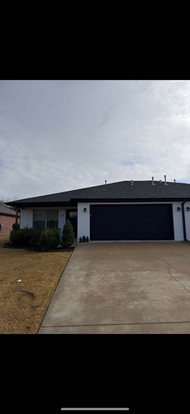 Foto del edificio - 235 Turnberry Ct