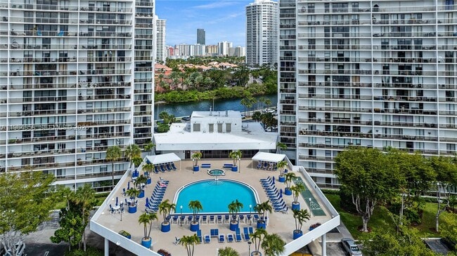Foto del edificio - 3731 N Country Club Dr
