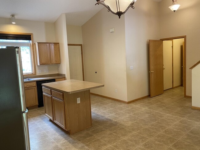Building Photo - 6846 Gingham Ct