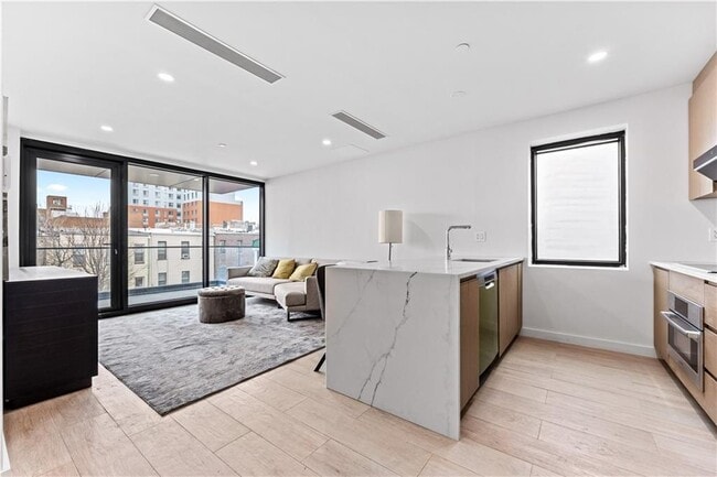 Building Photo - 355 53rd St