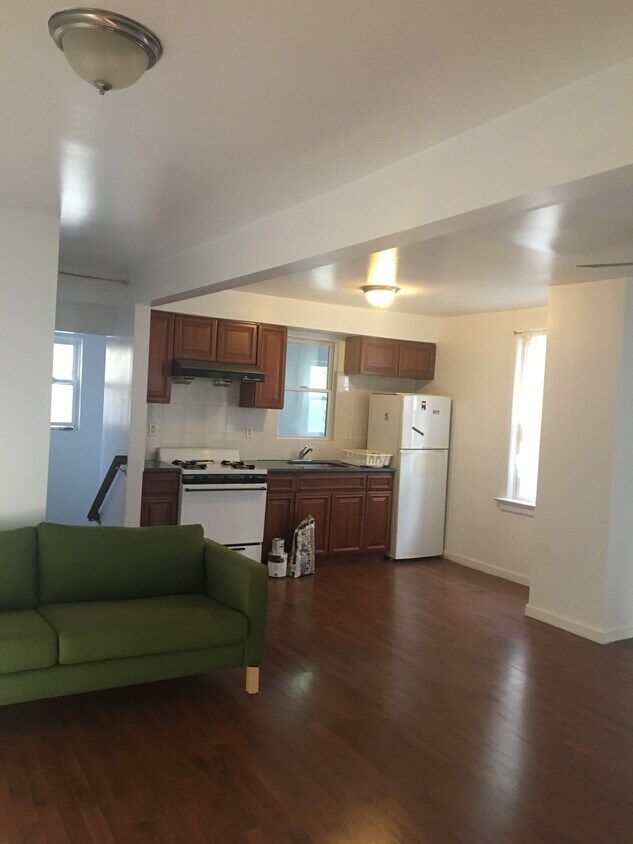 Kitchen with living space - 4161 249th St