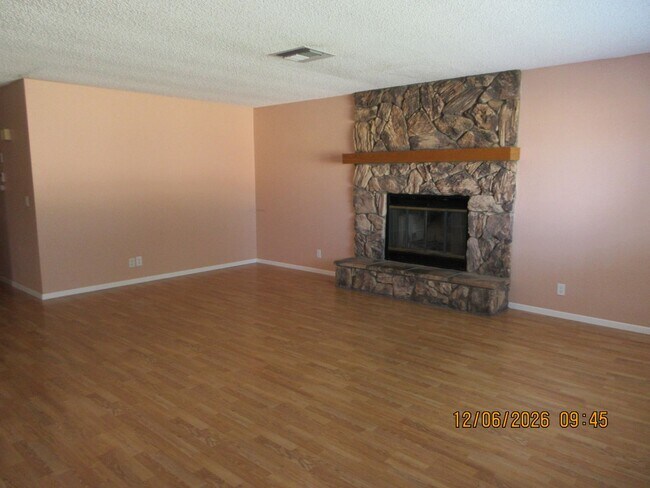 Foto del edificio - Beautiful and Spacious 4bd 2ba