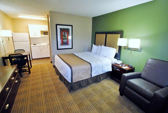 Mainstay Suites - 214 Langley Pl