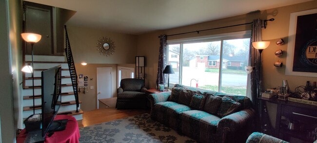 Building Photo - 4105 Laurelwood Ave