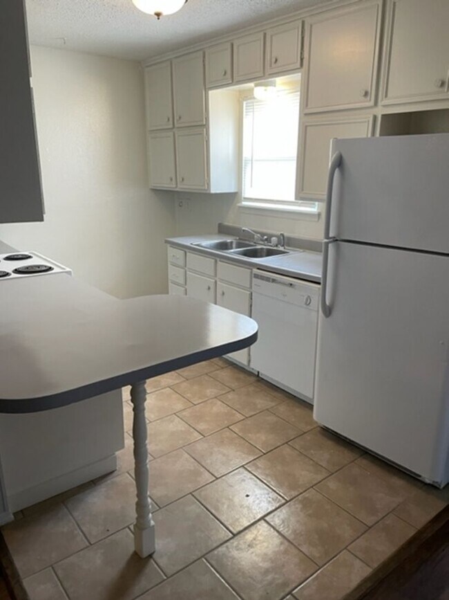 Foto del edificio - Stunning 3 Bed 2 Bath duplex