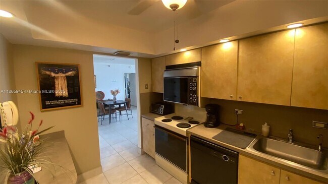Building Photo - 20515 E Country Club Dr