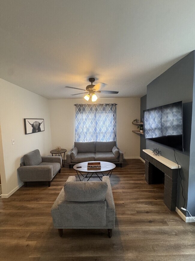 Foto del edificio - 6559 Hoffman Ave