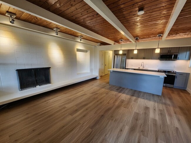 Building Photo - 1155 Jay St