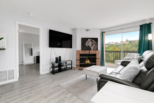 Foto del edificio - 7180 Shoreline Dr
