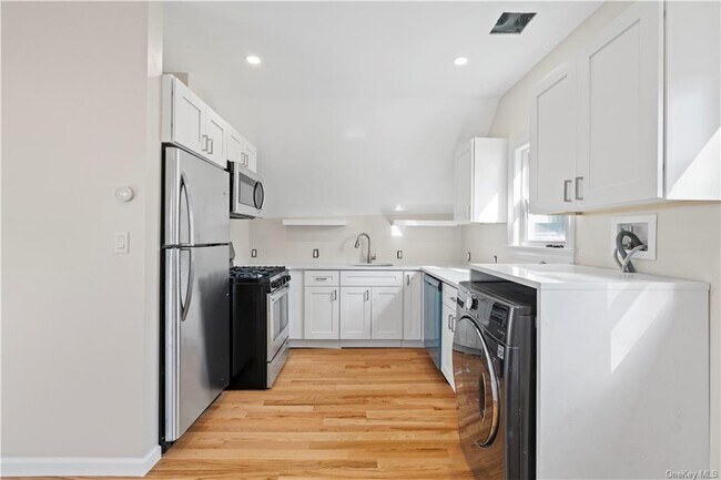 Building Photo - 18 Linden Pl
